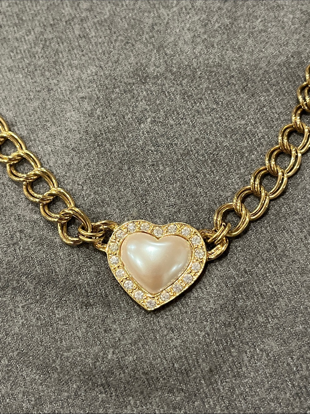 💕 2/$15 Avon Faux Pearl & Rhinestone Heart Necklace